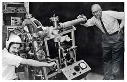 полевой ионный микроскоп создан Э. Мюллером и К. Бахадуром